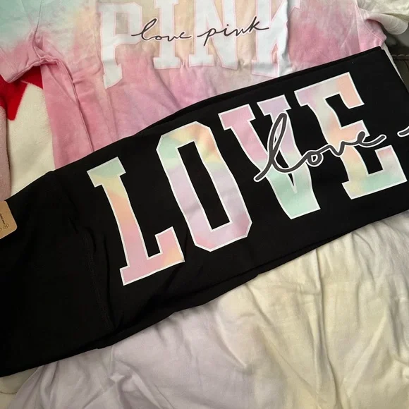 Victorias’s Secret PINK Black Leggings with Freya design that says Love Pink - Picture 2 of 3